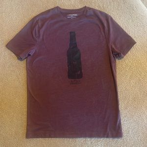 Banana republic, men’s size Med, burgundy red t-shirt, Beer bottle anatomy.